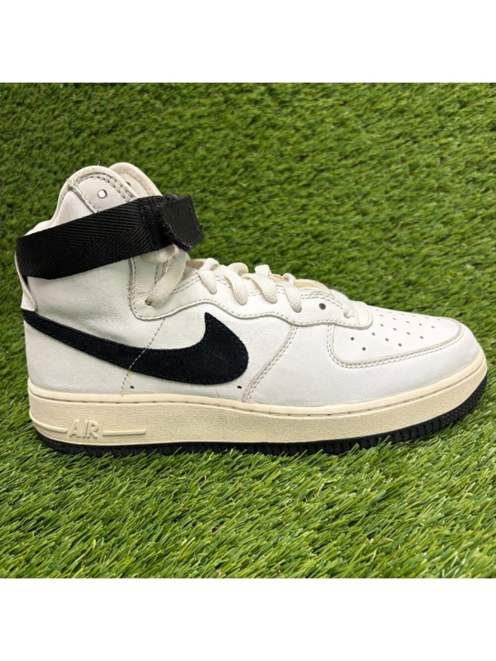 Nike Air Force 1 High Retro QS Mens Size 8 White Black Athletic Shoes Sneakers